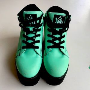 YRU Glow In The Dark Platform Sz 8